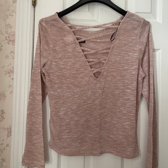 H&M Top - Picture 1 of 4